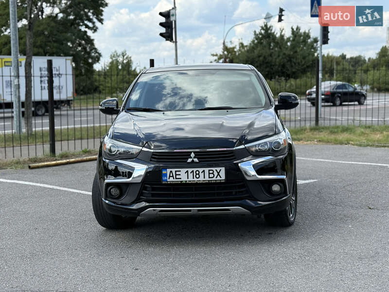 Внедорожник / Кроссовер Mitsubishi Outlander 2016 в Киеве