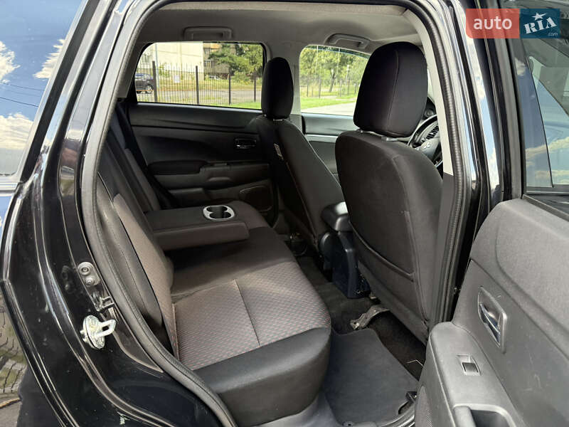 Внедорожник / Кроссовер Mitsubishi Outlander 2016 в Киеве