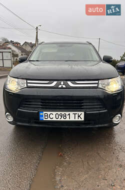 Позашляховик / Кросовер Mitsubishi Outlander 2012 в Львові