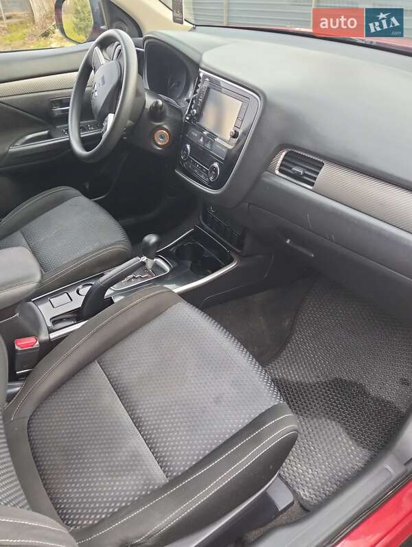 Позашляховик / Кросовер Mitsubishi Outlander 2018 в Ужгороді