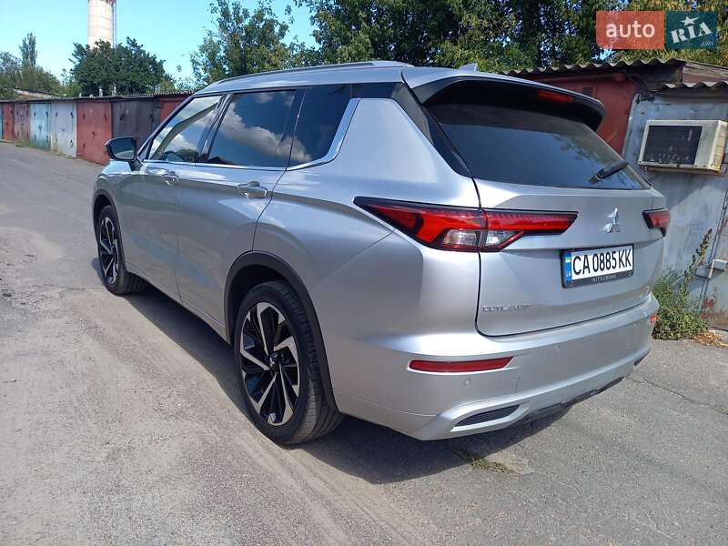 Внедорожник / Кроссовер Mitsubishi Outlander 2022 в Черкассах