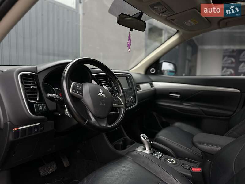 Позашляховик / Кросовер Mitsubishi Outlander 2013 в Івано-Франківську