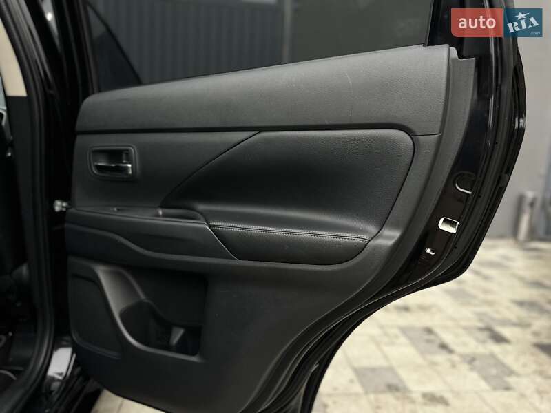 Позашляховик / Кросовер Mitsubishi Outlander 2013 в Івано-Франківську