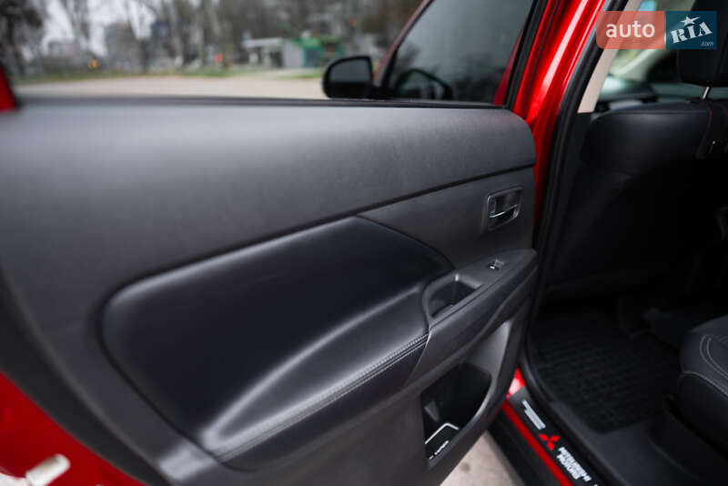 Внедорожник / Кроссовер Mitsubishi Outlander 2019 в Запорожье