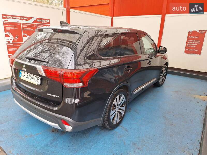 Позашляховик / Кросовер Mitsubishi Outlander 2017 в Черкасах