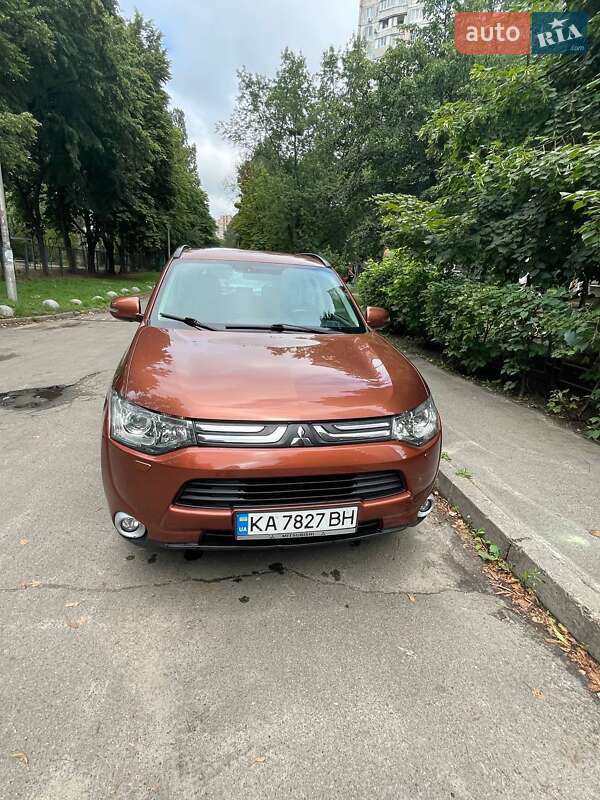 Позашляховик / Кросовер Mitsubishi Outlander 2013 в Києві фото 2 Позашляховик / Кросовер Mitsubishi Outlander 2013 в Києві