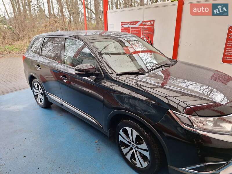 Позашляховик / Кросовер Mitsubishi Outlander 2017 в Черкасах