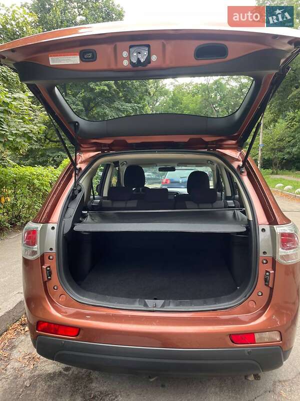 Позашляховик / Кросовер Mitsubishi Outlander 2013 в Києві фото 5 Позашляховик / Кросовер Mitsubishi Outlander 2013 в Києві