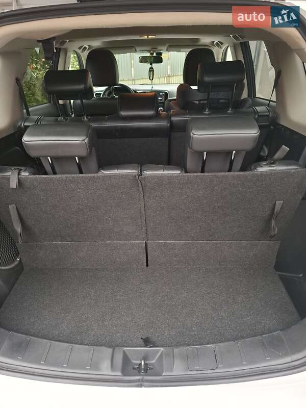 Позашляховик / Кросовер Mitsubishi Outlander 2012 в Ужгороді