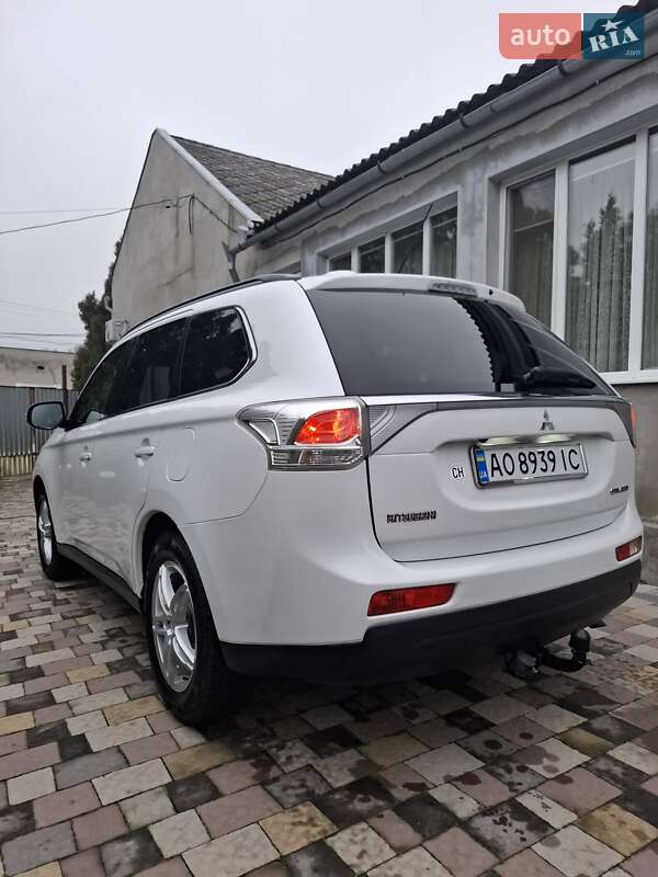 Позашляховик / Кросовер Mitsubishi Outlander 2012 в Ужгороді