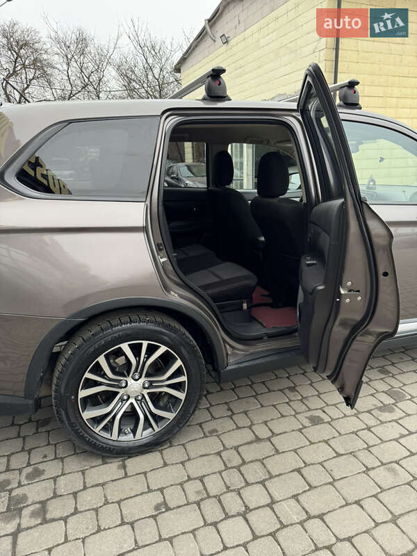 Позашляховик / Кросовер Mitsubishi Outlander 2016 в Івано-Франківську фото 16 Позашляховик / Кросовер Mitsubishi Outlander 2016 в Івано-Франківську