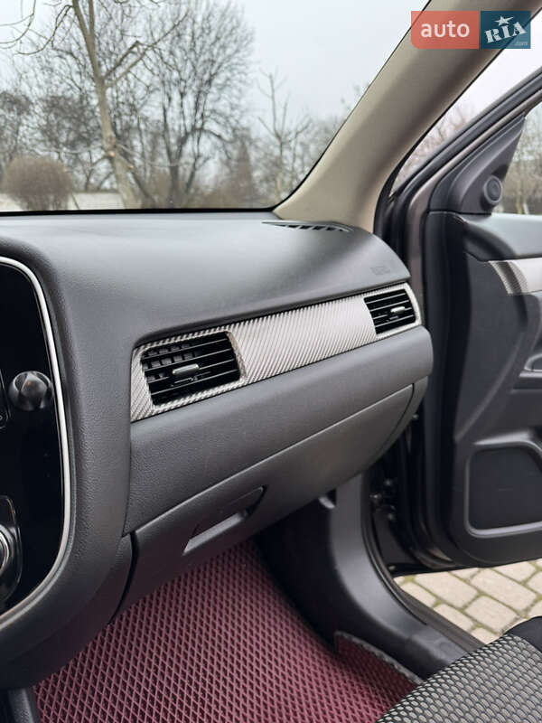 Позашляховик / Кросовер Mitsubishi Outlander 2016 в Івано-Франківську фото 31 Позашляховик / Кросовер Mitsubishi Outlander 2016 в Івано-Франківську