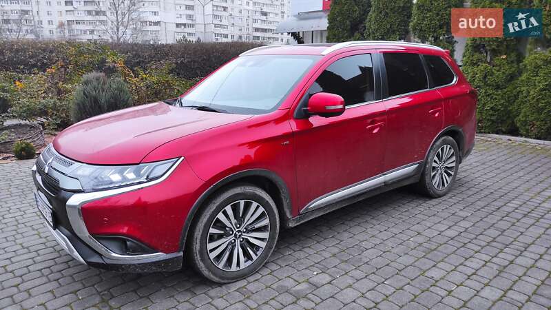 Позашляховик / Кросовер Mitsubishi Outlander 2019 в Харкові