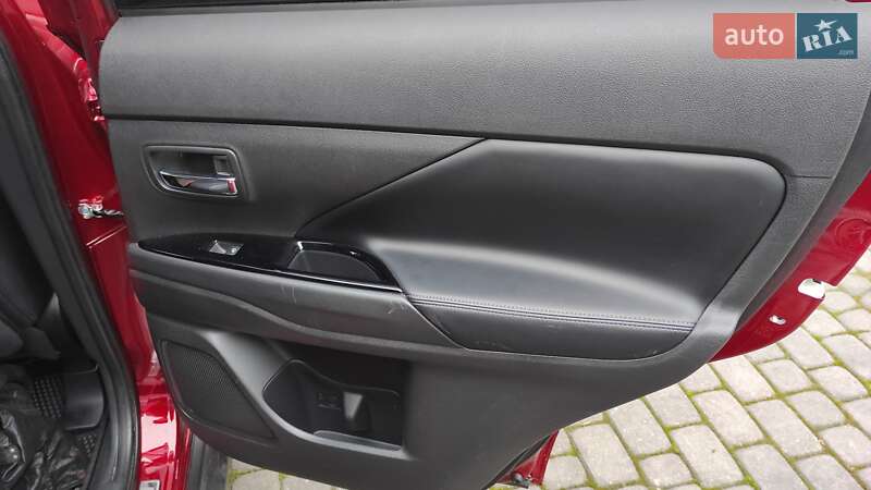 Позашляховик / Кросовер Mitsubishi Outlander 2019 в Харкові