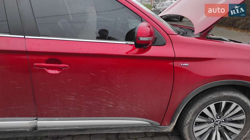 Позашляховик / Кросовер Mitsubishi Outlander 2019 в Харкові