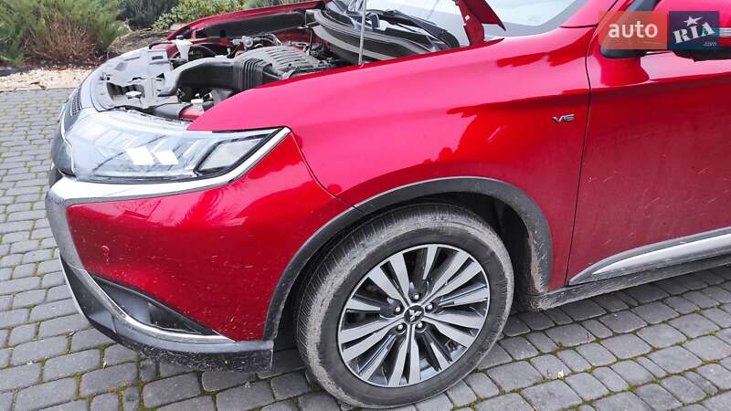 Позашляховик / Кросовер Mitsubishi Outlander 2019 в Харкові