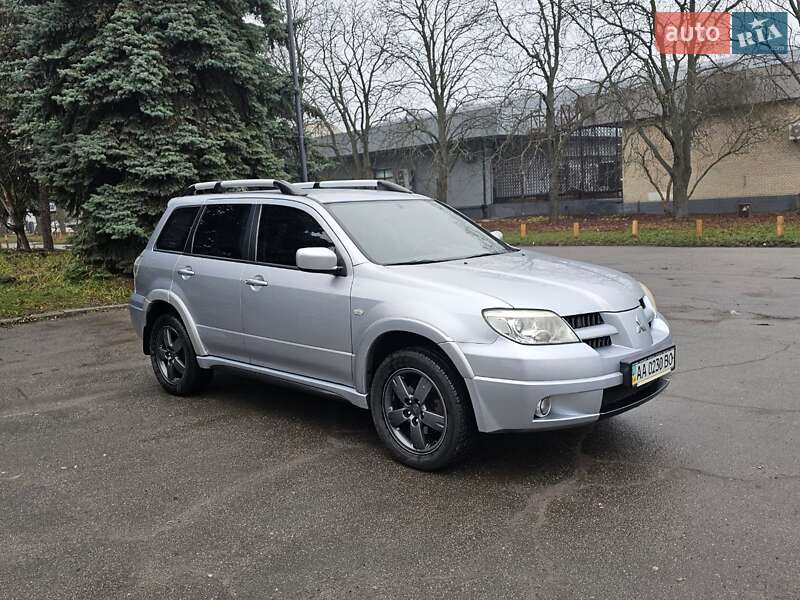 Позашляховик / Кросовер Mitsubishi Outlander 2008 в Києві