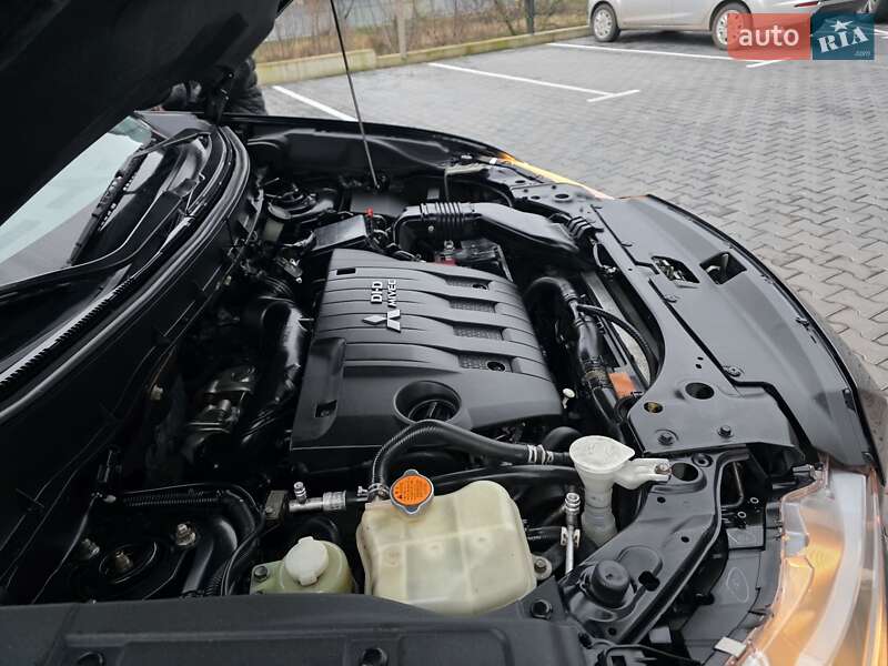 Внедорожник / Кроссовер Mitsubishi Outlander 2012 в Хмельницком