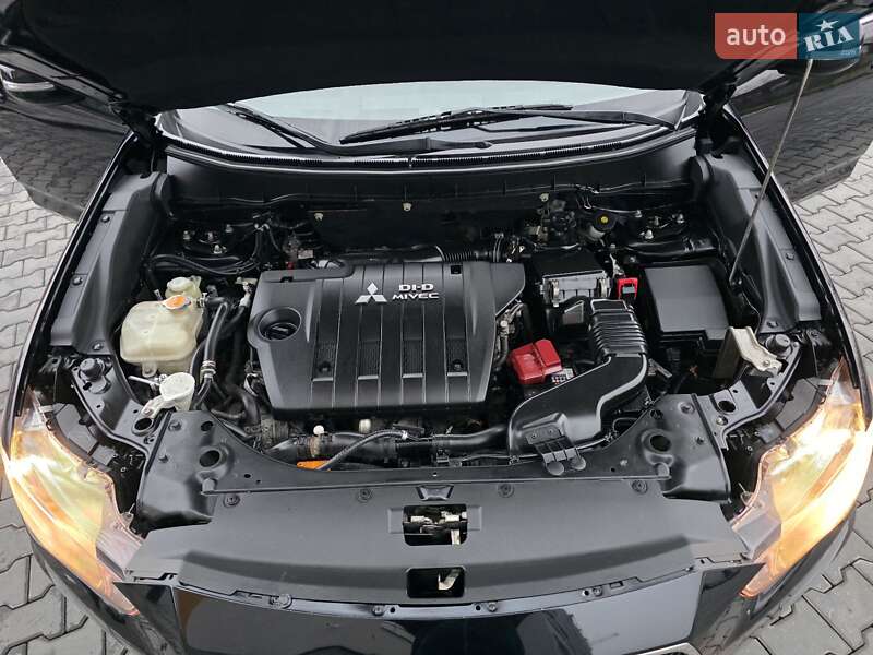 Внедорожник / Кроссовер Mitsubishi Outlander 2012 в Хмельницком