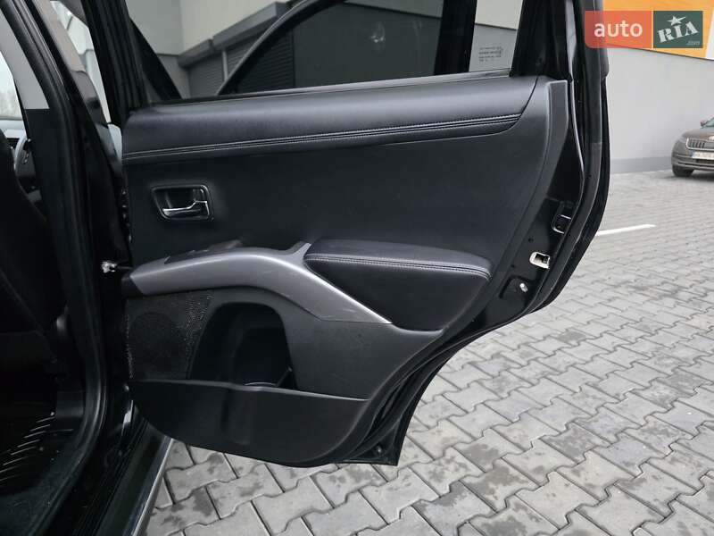 Внедорожник / Кроссовер Mitsubishi Outlander 2012 в Хмельницком