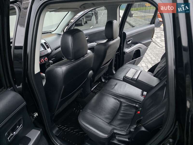 Внедорожник / Кроссовер Mitsubishi Outlander 2012 в Хмельницком