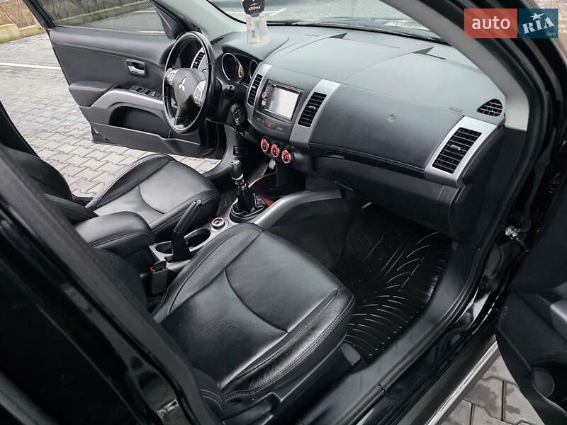 Внедорожник / Кроссовер Mitsubishi Outlander 2012 в Хмельницком
