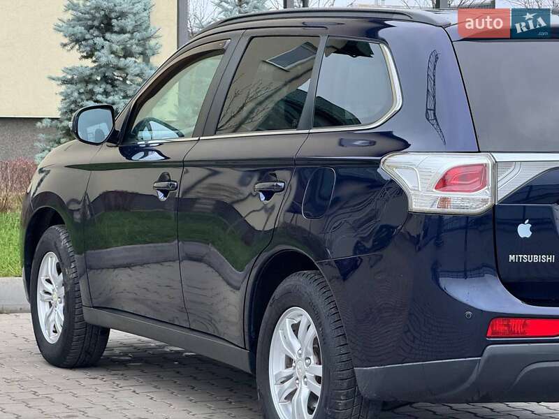 Позашляховик / Кросовер Mitsubishi Outlander 2012 в Луцьку