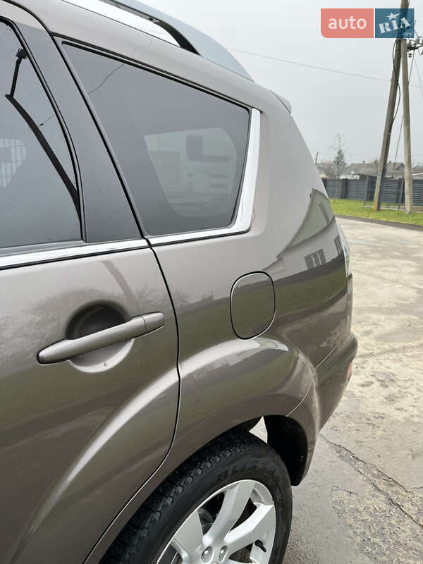 Внедорожник / Кроссовер Mitsubishi Outlander 2010 в Вараше фото 8 Внедорожник / Кроссовер Mitsubishi Outlander 2010 в Вараше