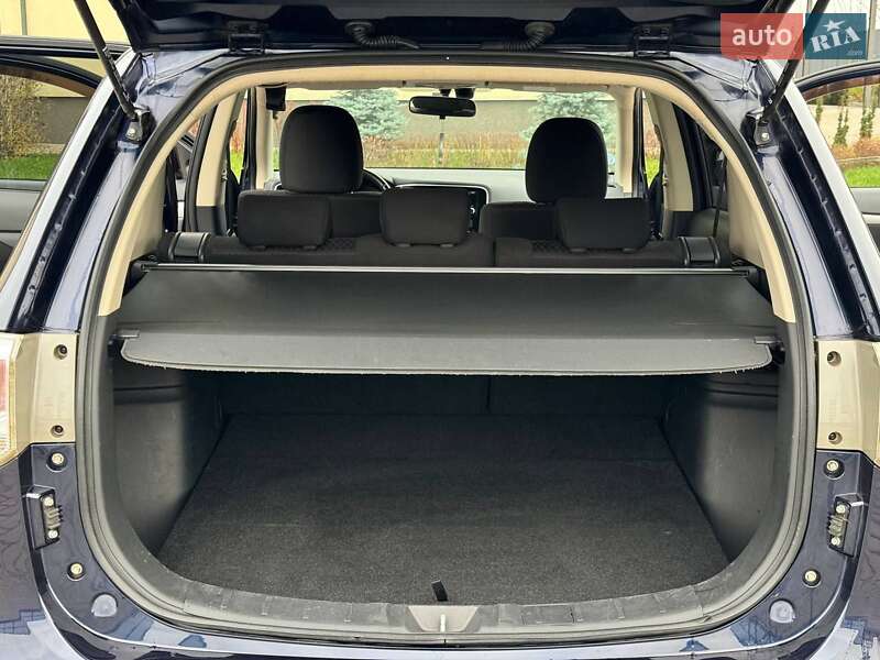 Позашляховик / Кросовер Mitsubishi Outlander 2012 в Луцьку