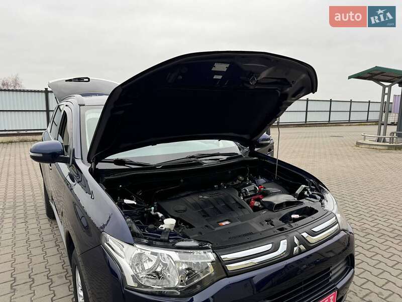 Позашляховик / Кросовер Mitsubishi Outlander 2012 в Луцьку