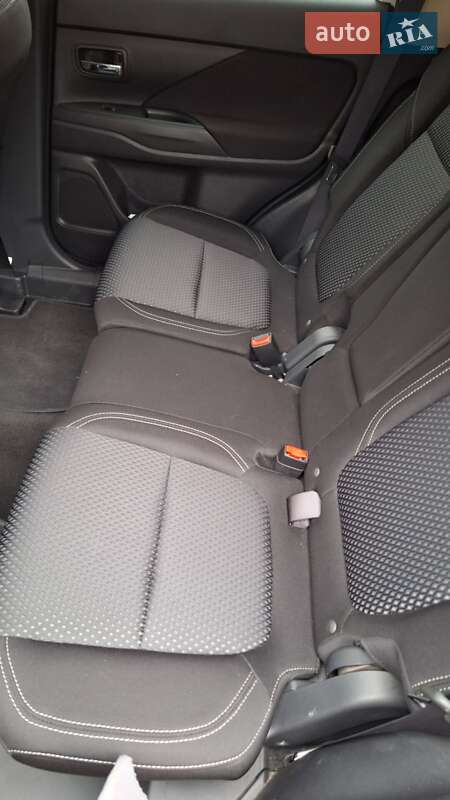 Позашляховик / Кросовер Mitsubishi Outlander 2021 в Києві фото 4 Позашляховик / Кросовер Mitsubishi Outlander 2021 в Києві