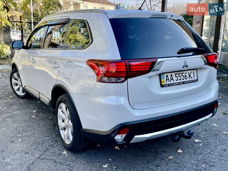 Позашляховик / Кросовер Mitsubishi Outlander 2015 в Києві