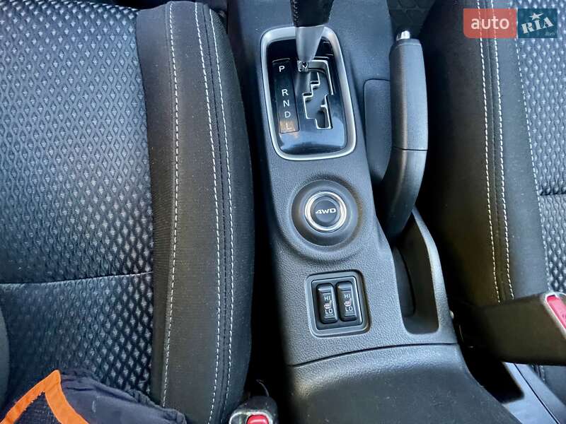 Позашляховик / Кросовер Mitsubishi Outlander 2015 в Києві