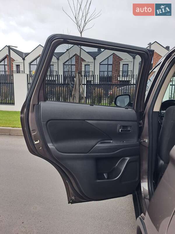 Внедорожник / Кроссовер Mitsubishi Outlander 2016 в Белой Церкви фото 13 Внедорожник / Кроссовер Mitsubishi Outlander 2016 в Белой Церкви