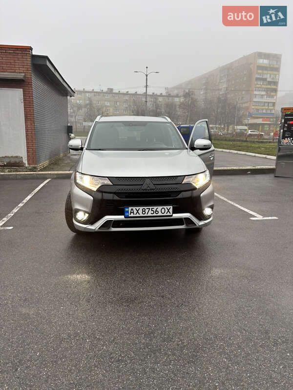 Внедорожник / Кроссовер Mitsubishi Outlander 2018 в Харькове