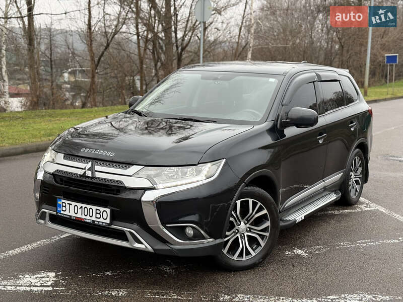 Внедорожник / Кроссовер Mitsubishi Outlander 2017 в Киеве
