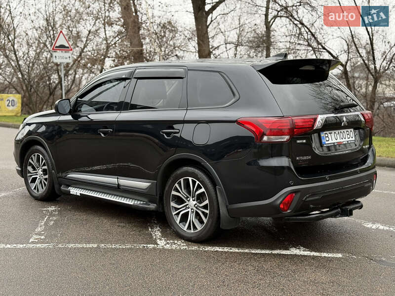 Внедорожник / Кроссовер Mitsubishi Outlander 2017 в Киеве