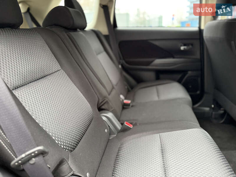 Внедорожник / Кроссовер Mitsubishi Outlander 2017 в Киеве