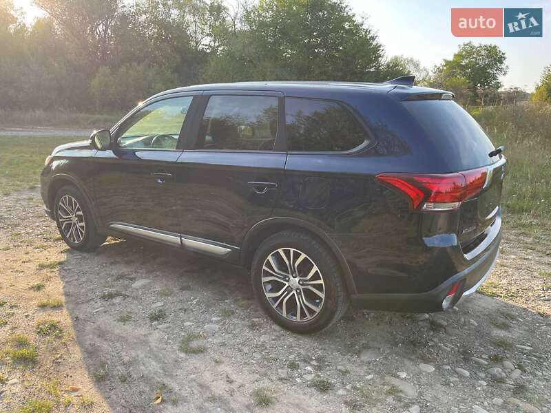 Позашляховик / Кросовер Mitsubishi Outlander 2017 в Богородчанах