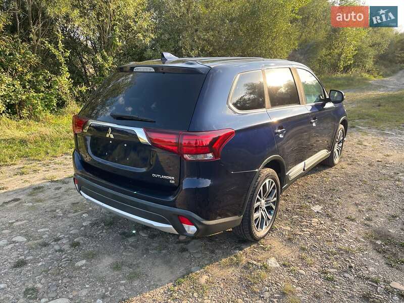 Позашляховик / Кросовер Mitsubishi Outlander 2017 в Богородчанах