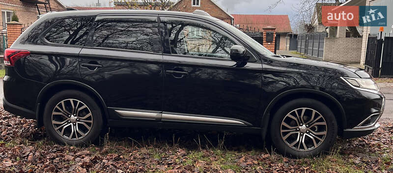 Позашляховик / Кросовер Mitsubishi Outlander 2017 в Луцьку