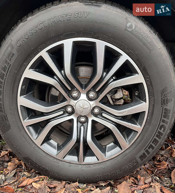 Позашляховик / Кросовер Mitsubishi Outlander 2017 в Луцьку