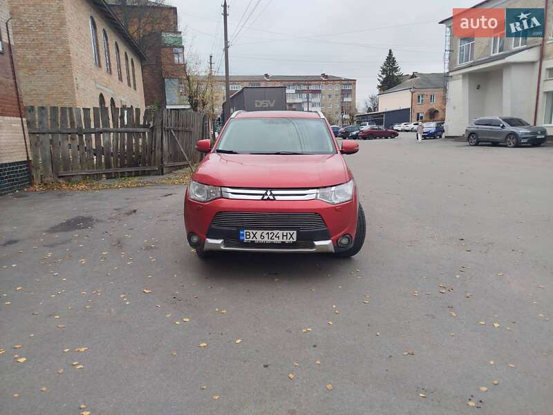 Внедорожник / Кроссовер Mitsubishi Outlander 2014 в Шепетовке