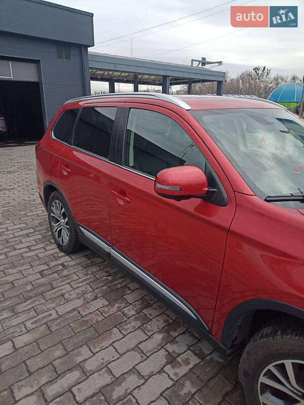 Внедорожник / Кроссовер Mitsubishi Outlander 2016 в Малине фото 7 Внедорожник / Кроссовер Mitsubishi Outlander 2016 в Малине