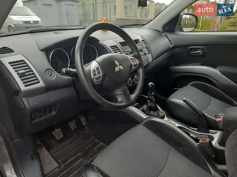 Внедорожник / Кроссовер Mitsubishi Outlander 2009 в Золочеве