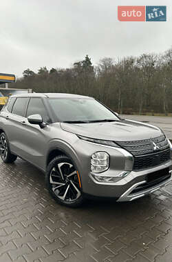 Внедорожник / Кроссовер Mitsubishi Outlander 2021 в Киеве