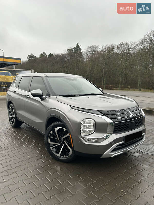 Mitsubishi Outlander 2021