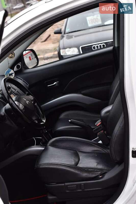 Позашляховик / Кросовер Mitsubishi Outlander 2008 в Кривому Розі фото 14 Позашляховик / Кросовер Mitsubishi Outlander 2008 в Кривому Розі