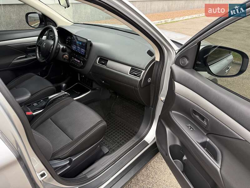 Позашляховик / Кросовер Mitsubishi Outlander 2017 в Білій Церкві