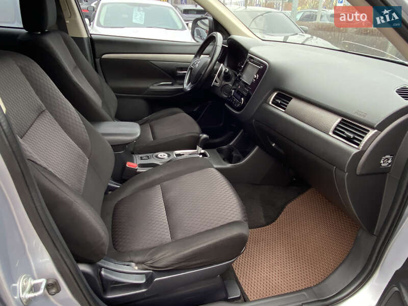 Позашляховик / Кросовер Mitsubishi Outlander 2012 в Києві фото 23 Позашляховик / Кросовер Mitsubishi Outlander 2012 в Києві